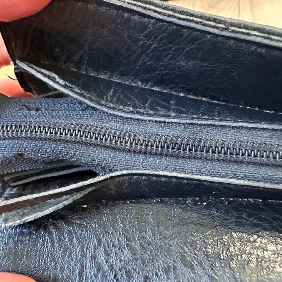 Vintage Cornell Crossbody Bag – Elegant Black Faux Leather - Picture 8 of 8